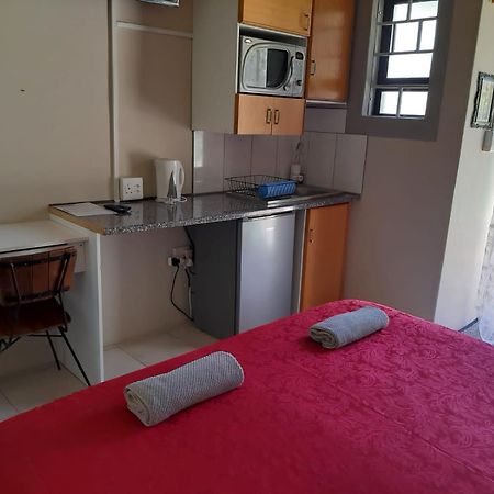 Chariots Guest House 폴로콰네 외부 사진