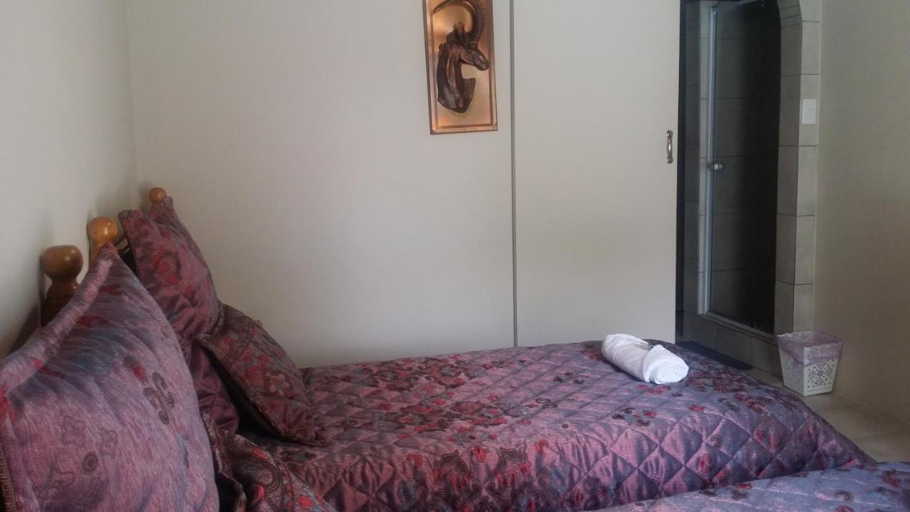 Chariots Guest House 폴로콰네 외부 사진