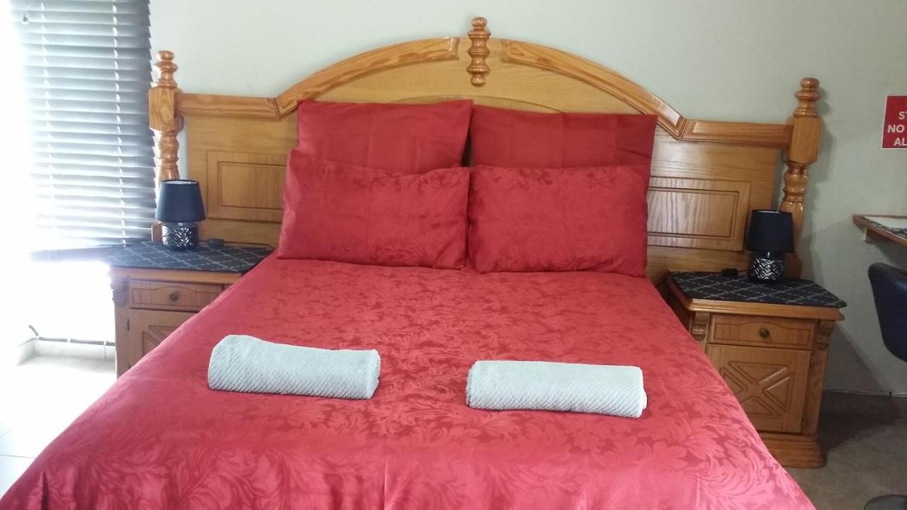 Chariots Guest House 폴로콰네 외부 사진